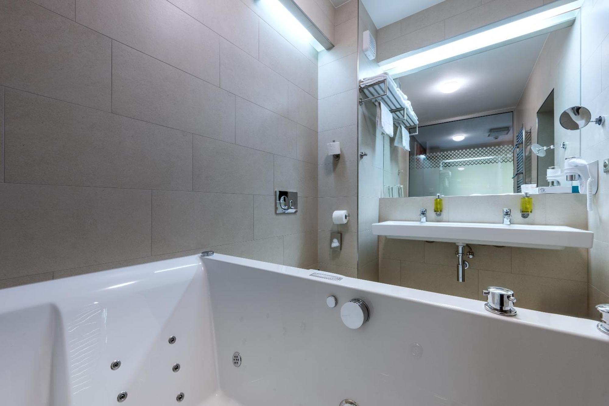 Hotel Jezerka Sec Ngoại thất bức ảnh