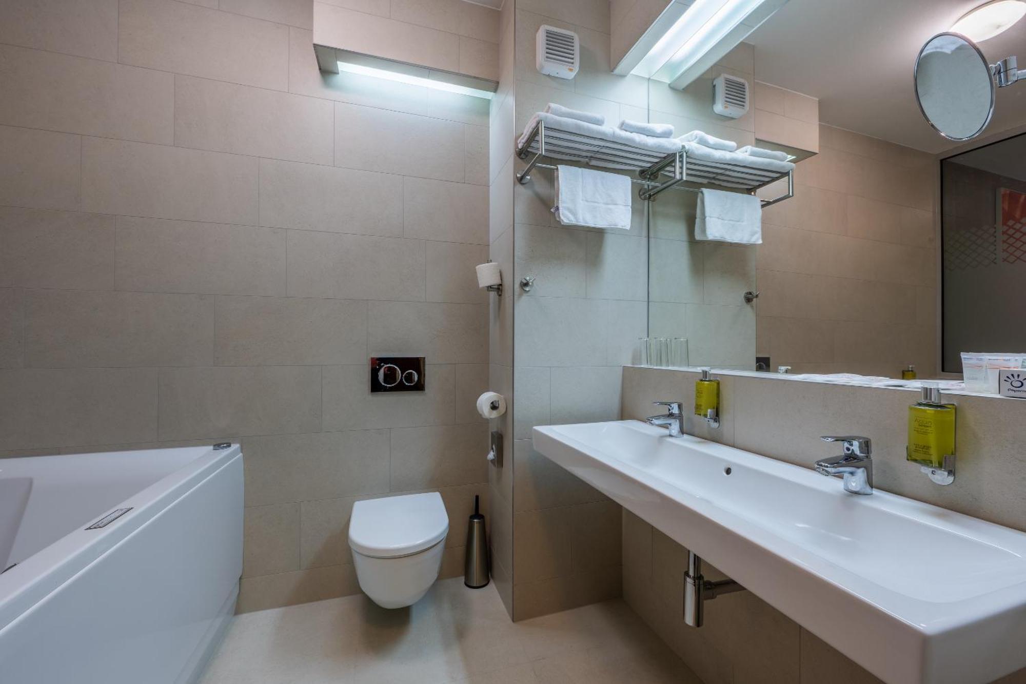 Hotel Jezerka Sec Ngoại thất bức ảnh